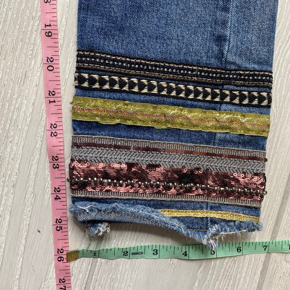 Pilcro Anthropologie Blue Denim Boho Embroidered Hem Crop Jeans Size 27 - Picture 6 of 12